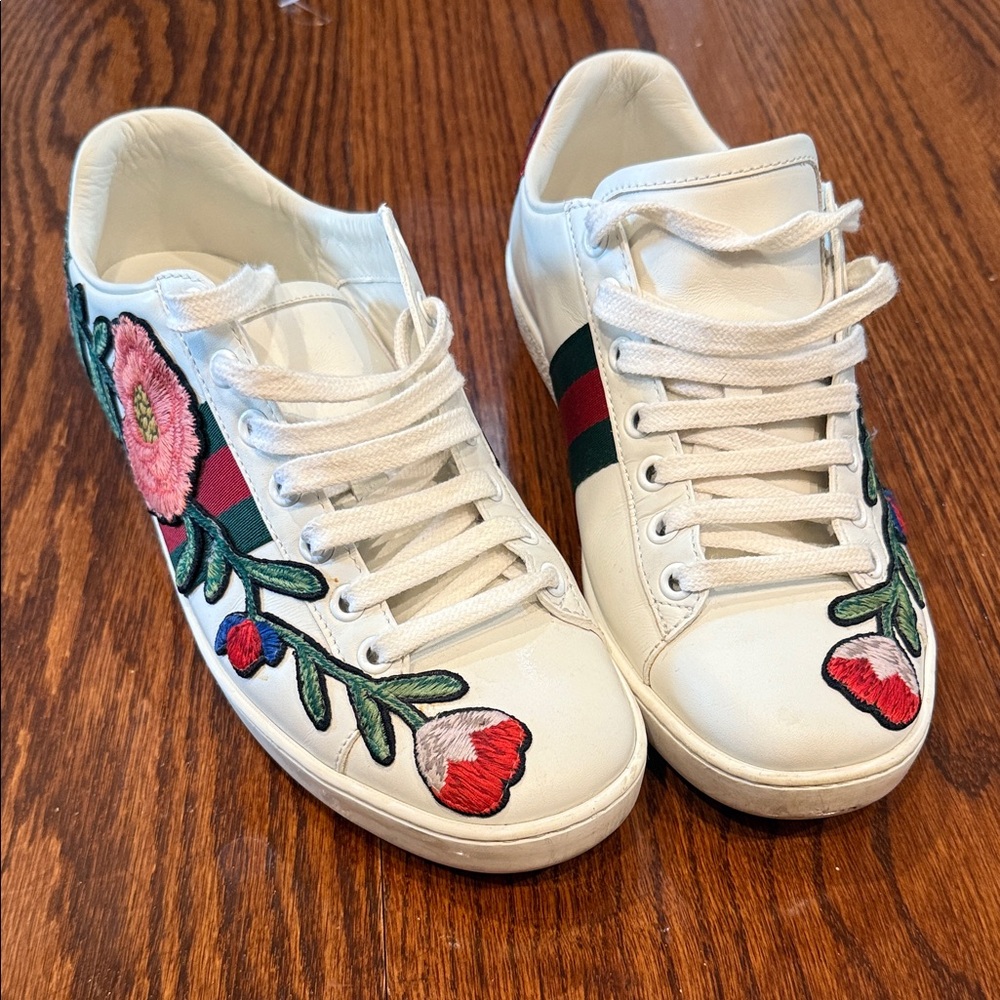 GUCCI Floral Embroidered White Sneakers